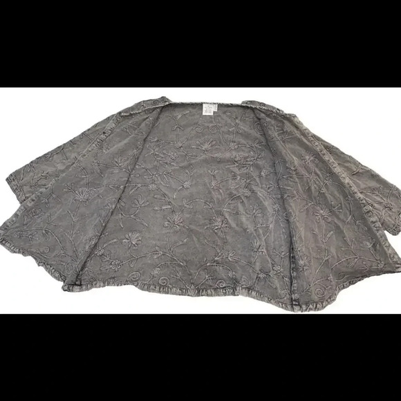 Parsley & Sage 3/4 Sleeve Gray Floral Embroidered Distressed VTG Wash Cardigan - Picture 3 of 11